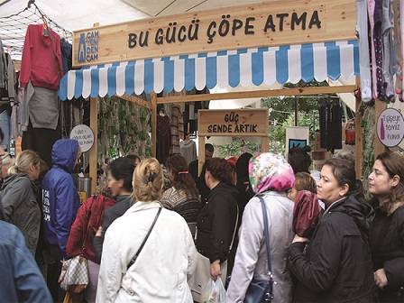 Kadıköy Belediyesi İşbirliğiyle 'Cam Yeniden Cam' Projesi Erenköy Semt Pazarındaydı