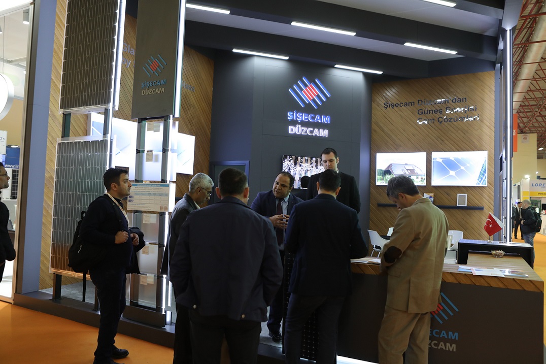 Şişecam Düzcam Solarex 2017 Fuarı'ndaydı